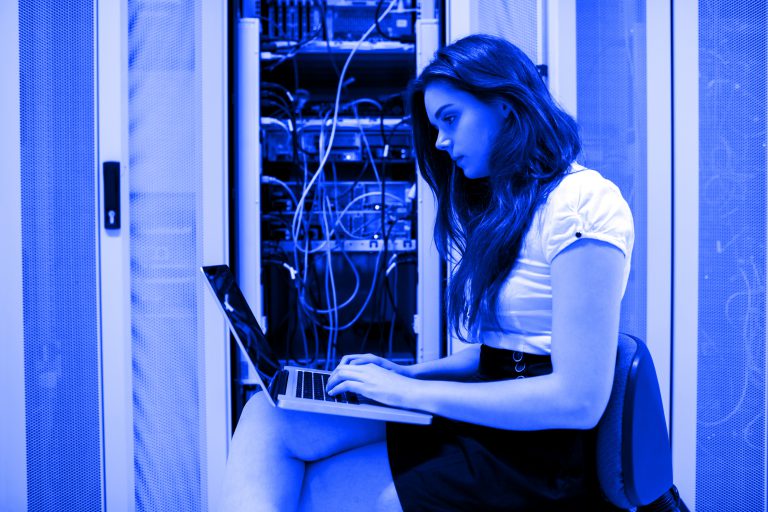 wowomen_datacentre_sittingmen_datacentre_sitting